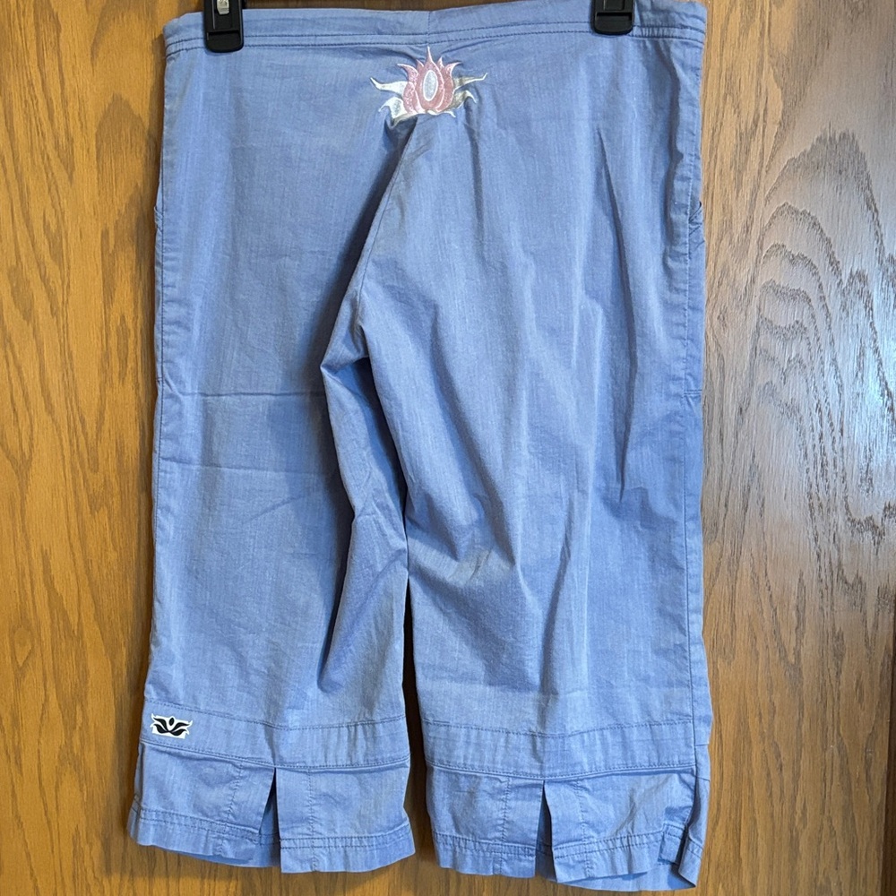 Rare XS Be Present Periwinkle Capri Yoga Pants with Embroidered Detail
